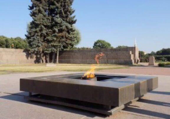 Das Marsfeld in St. Petersburg - Die ewige Flamme
