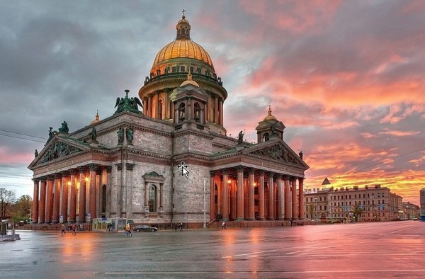 Пешеходная индивидуальная экскурсия с гидом - Легенды Санкт-Петербурга сквозь века